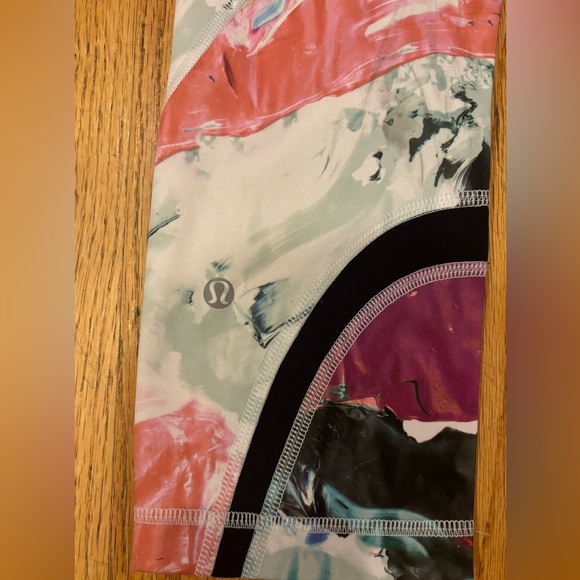 Lululemon Run: Inspire Crop II *All Full-On Luxtreme
Pigment Wave Multi / Black - Picture 14 of 15